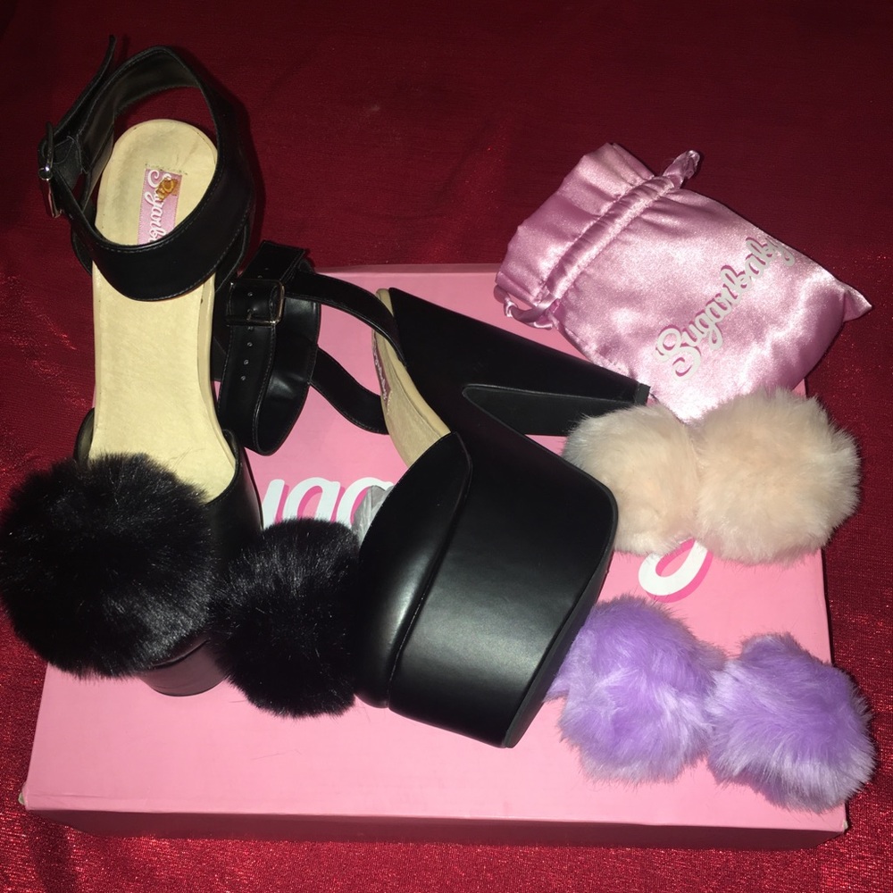 Pom Pom changing shoes